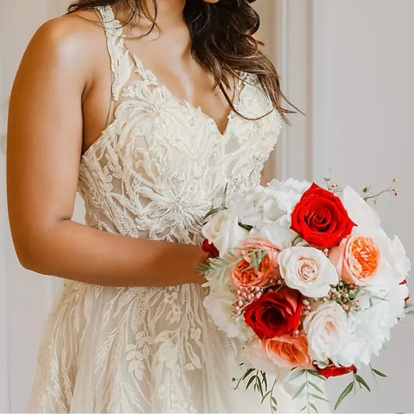 NWT Funds from sale help struggling children. . Wedding Gown - Picture 3 of 12